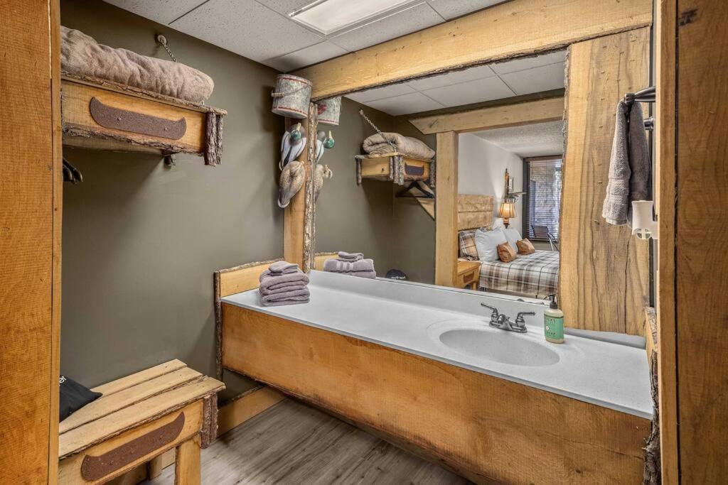 Stonegate Lodge Fire Pit 50In Tv Salt Water Pool Fast Wi-Fi Room #301 Eureka Springs Exterior foto