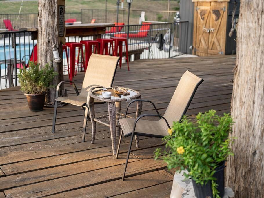 Stonegate Lodge Fire Pit 50In Tv Salt Water Pool Fast Wi-Fi Room #301 Eureka Springs Exterior foto